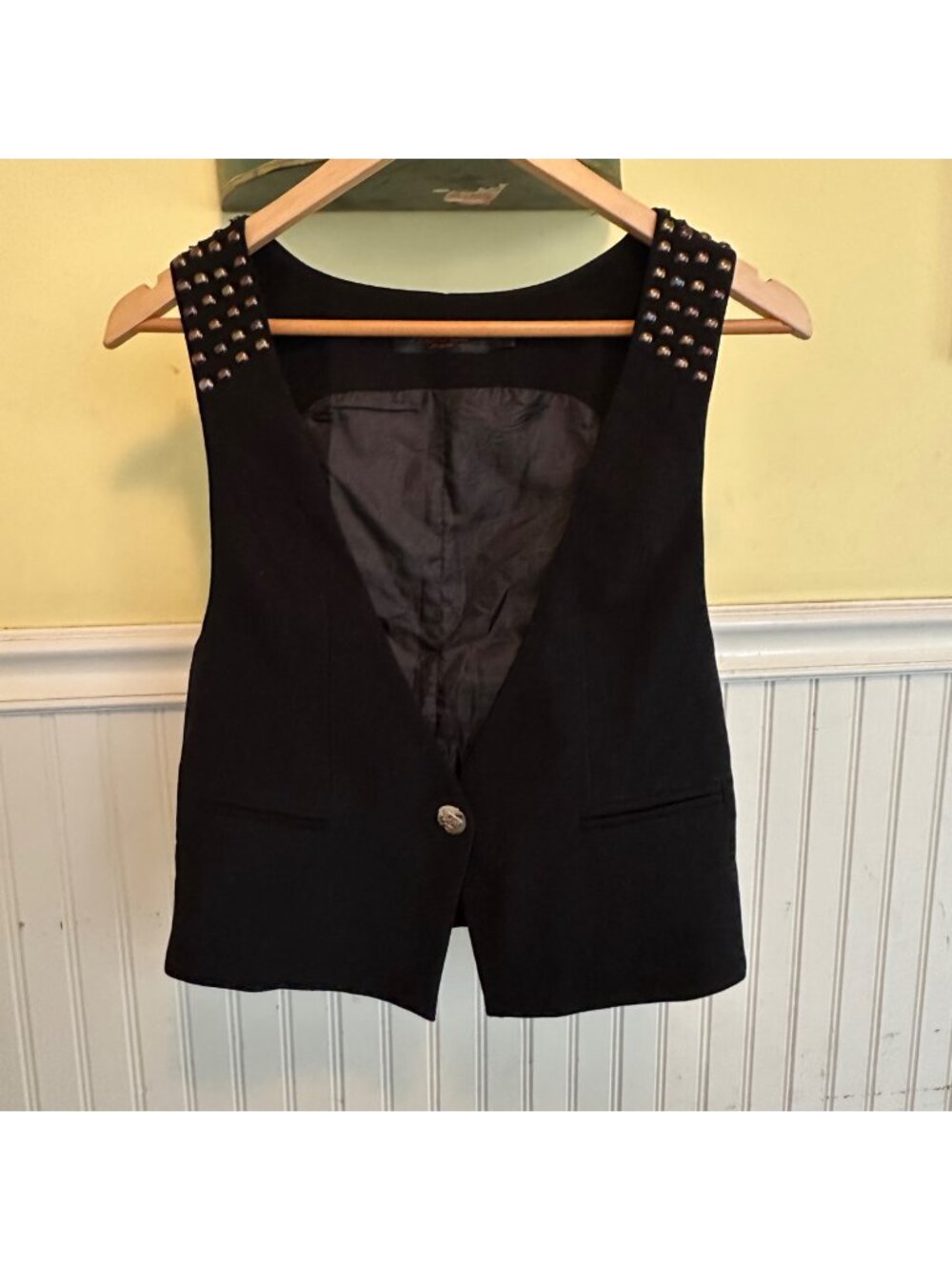 Black Studded Shoulder Vest With Bow Back By Hopeshow Size Large